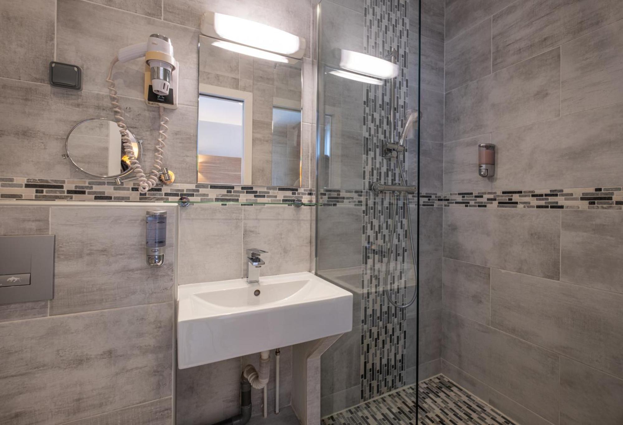 Hotel Luxor Issy-les-Moulineaux Kültér fotó